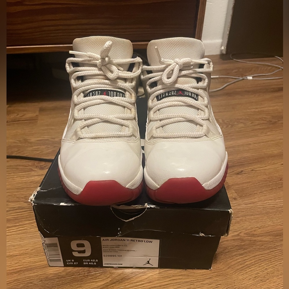 Jordan 11 Retro Low Cherry Bottom 2012 Men’s Size 9